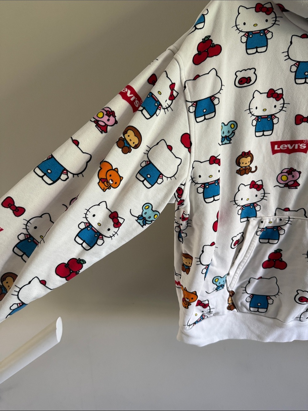 Levi’s x HELLO KITTY collab hoodie limited edition all over print - Picture 3 of 5